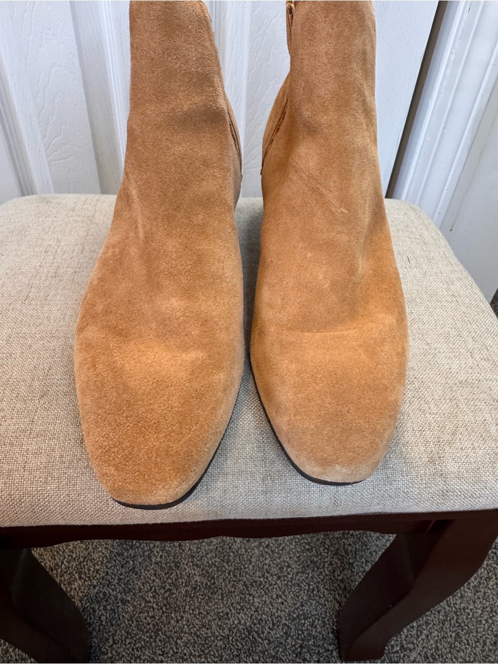 Talbots Woman’s Tan/Camel Scalloped Ankle Suede Booties Size 8.5 Inside Flaw - Picture 6 of 14